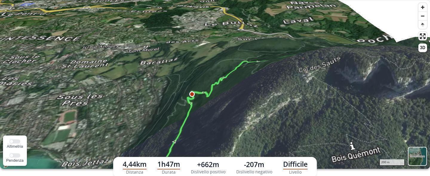 Sorvolo 3D di un'escursione in montagna su computer in MapPlanner: vista satellitare inclinata in rilievo, con il tracciato e un indicatore di posizione durante il volo