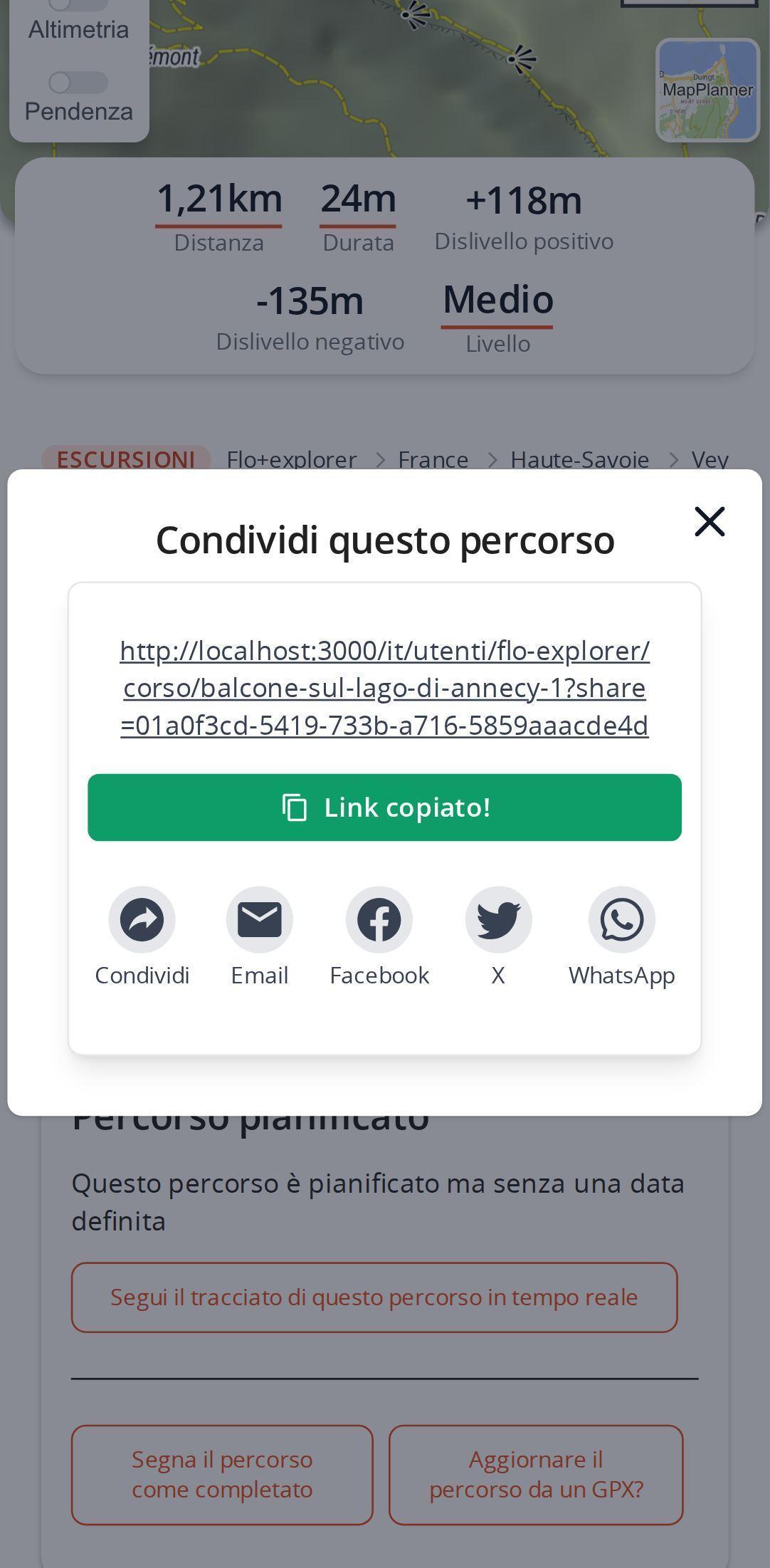 Condivisione di un percorso su smartphone in MapPlanner: link univoco copiato, pulsante di condivisione del telefono e icone Email, Facebook, X e WhatsApp